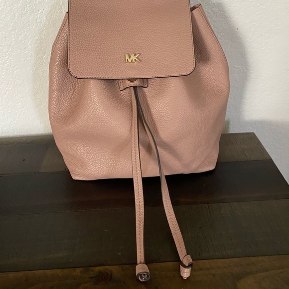 Micheal Kors Junie Medium size Flap Backpack; Trendy Women's backpack - Picture 2 of 12